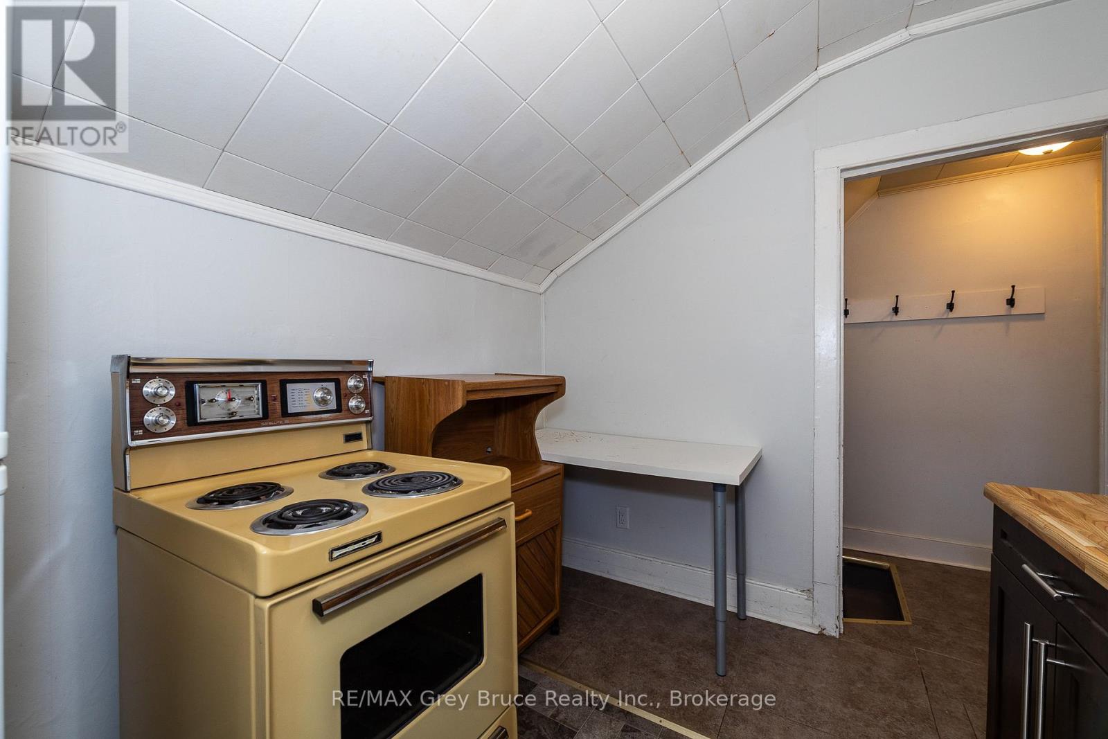 Photo 42 of 996 1st Avenue W, Owen Sound ON
