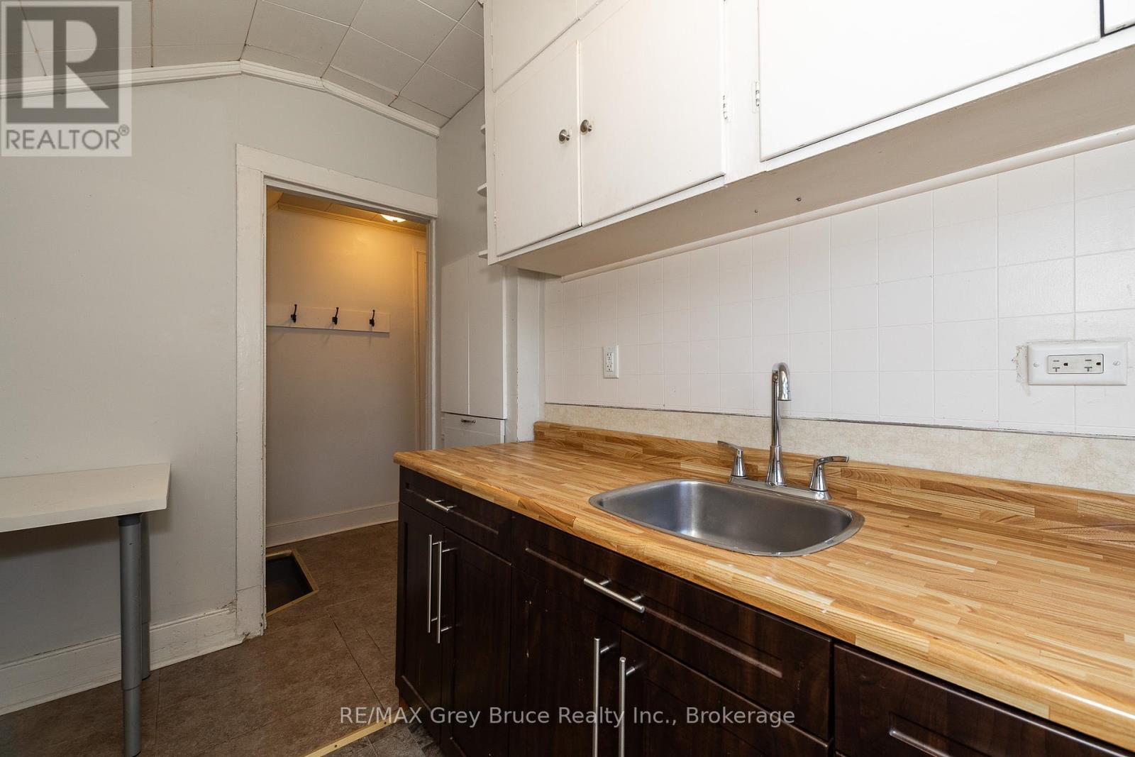 Photo 10 of 996 1st Avenue W, Owen Sound ON