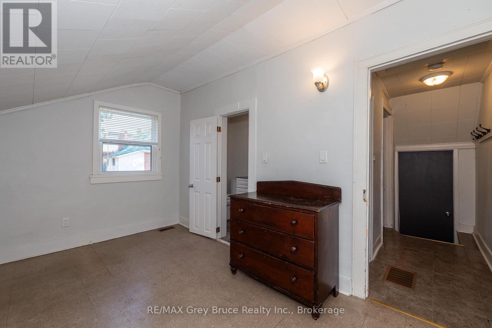Photo 27 of 996 1st Avenue W, Owen Sound ON