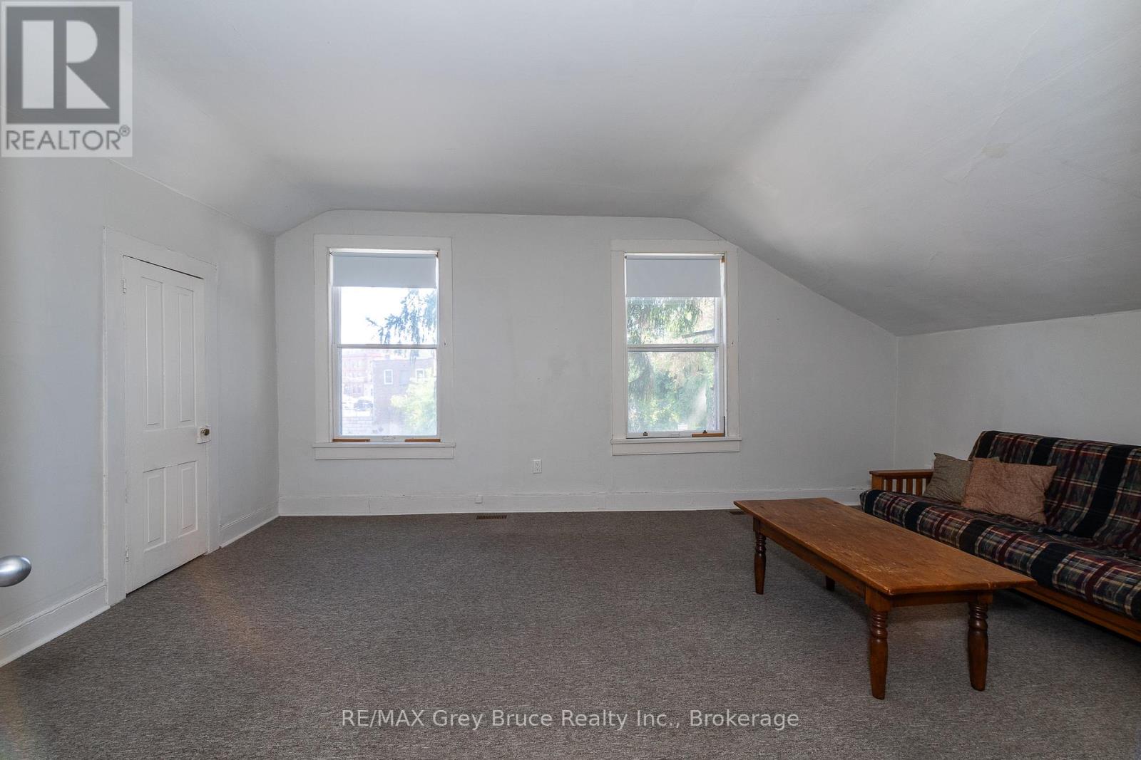 Photo 24 of 996 1st Avenue W, Owen Sound ON