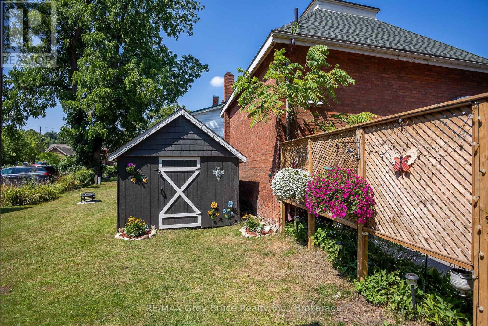 Photo 8 of 996 1st Avenue W, Owen Sound ON