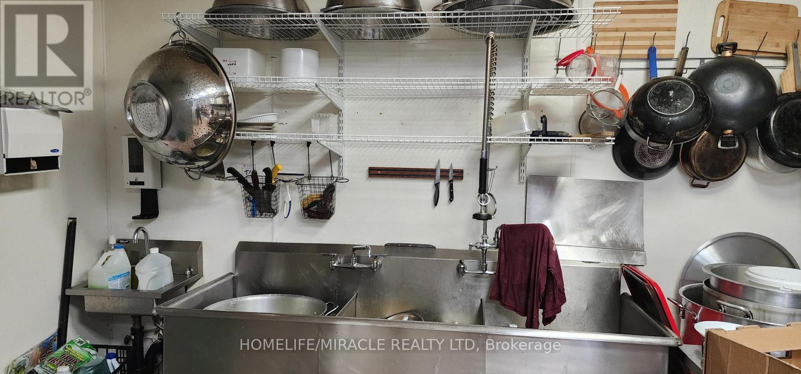 Photo 11 of 2516 Finch Avenue W, Toronto ON