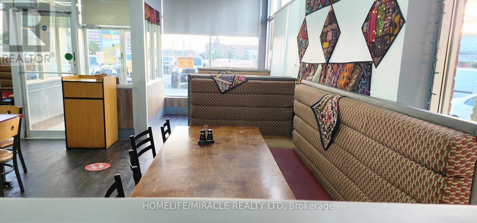 Photo 4 of 2516 Finch Avenue W, Toronto ON