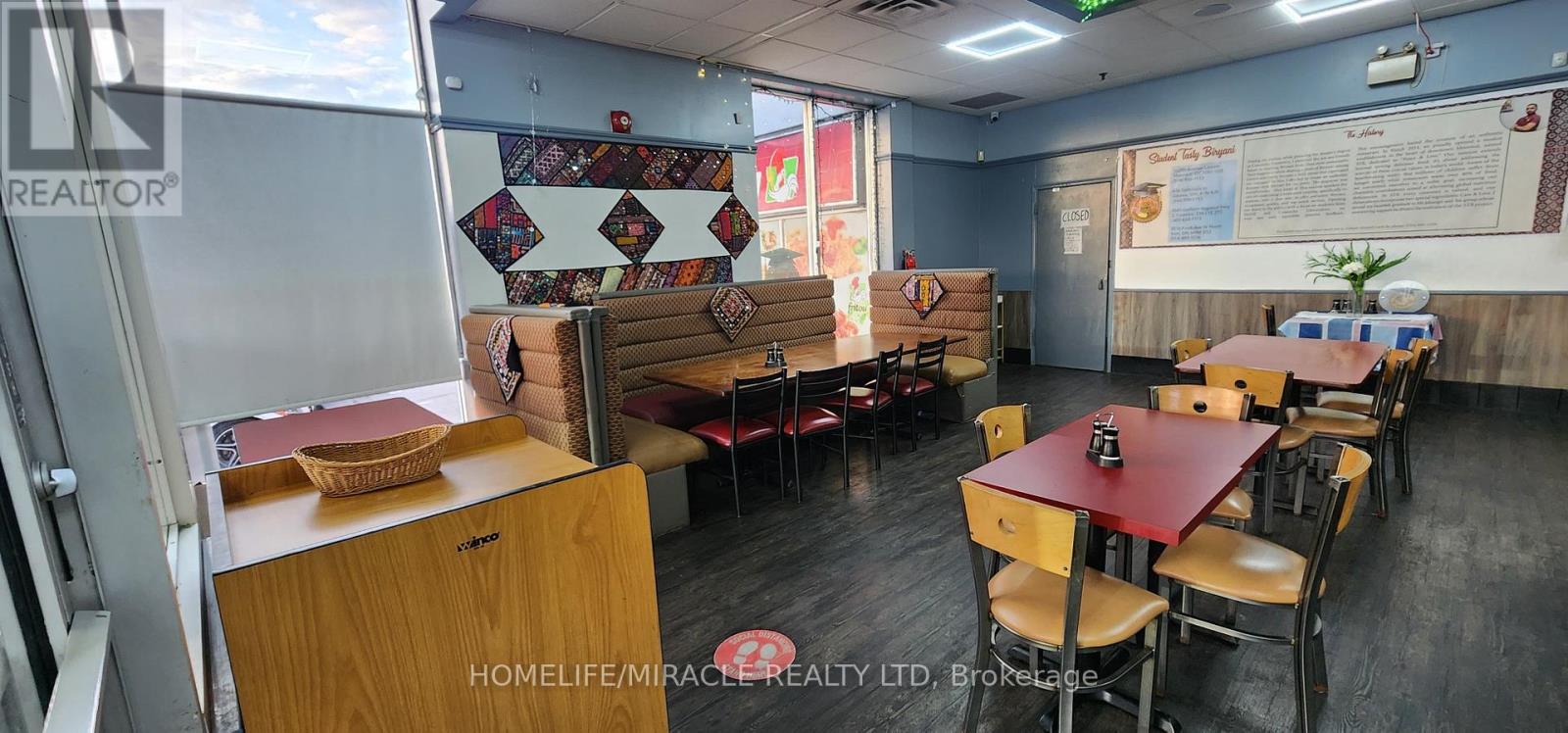 Photo 5 of 2516 Finch Avenue W, Toronto ON