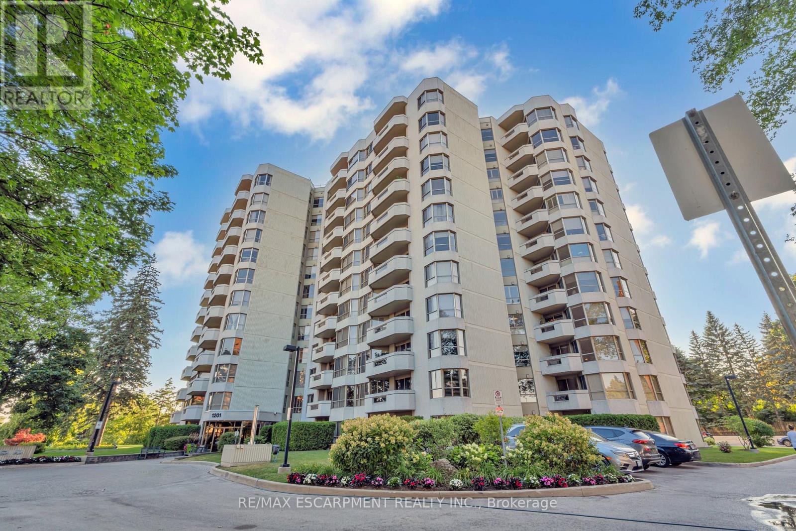 Photo 1 of 302 1201 North Shore Boulevard E, Burlington ON