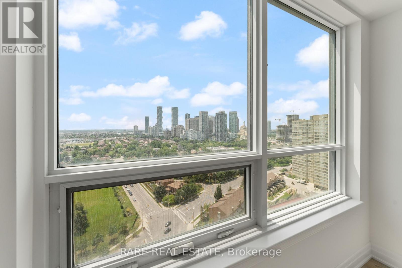 Photo 5 of 2108 36 Elm Drive W, Mississauga ON