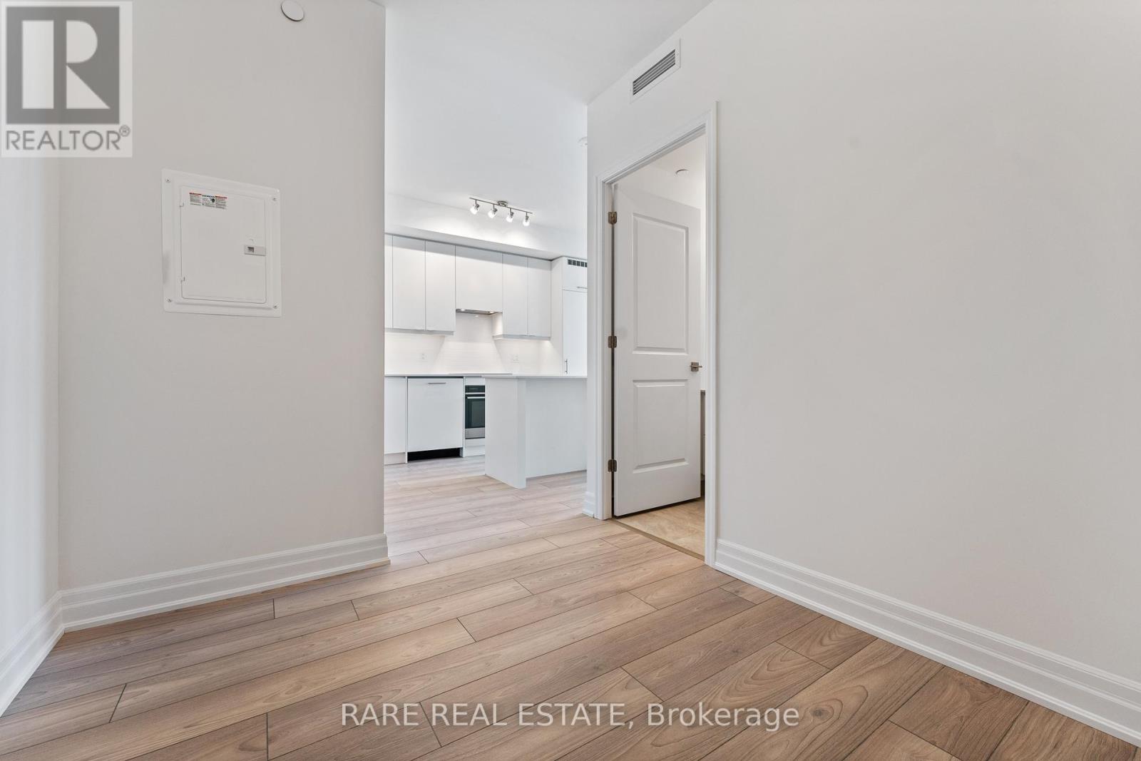 Photo 4 of 2108 36 Elm Drive W, Mississauga ON