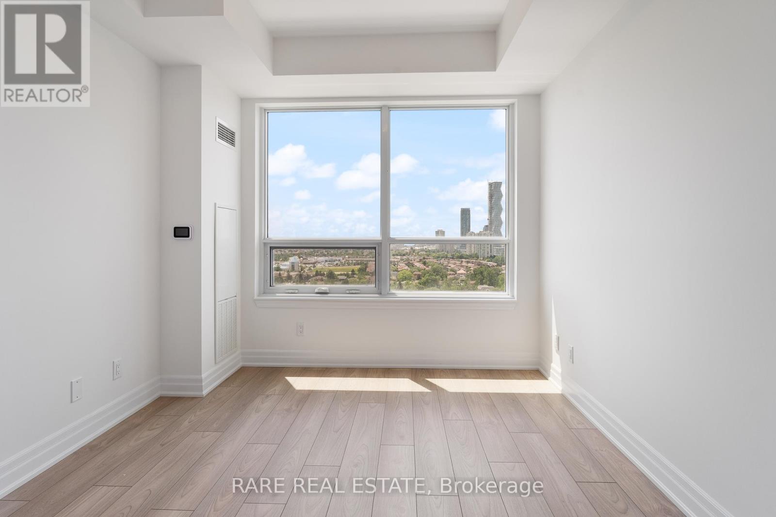Photo 15 of 2108 36 Elm Drive W, Mississauga ON