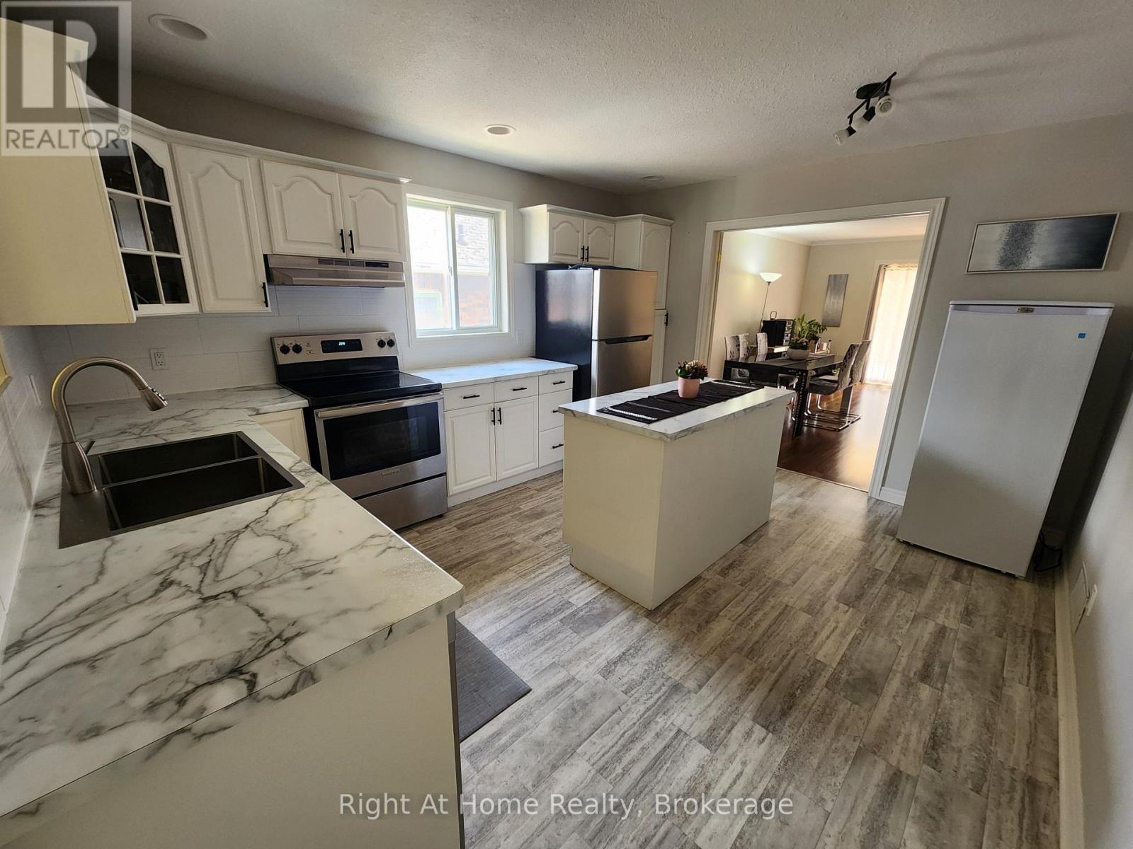 Photo 5 of 5524 Fraser Street, Niagara Falls ON