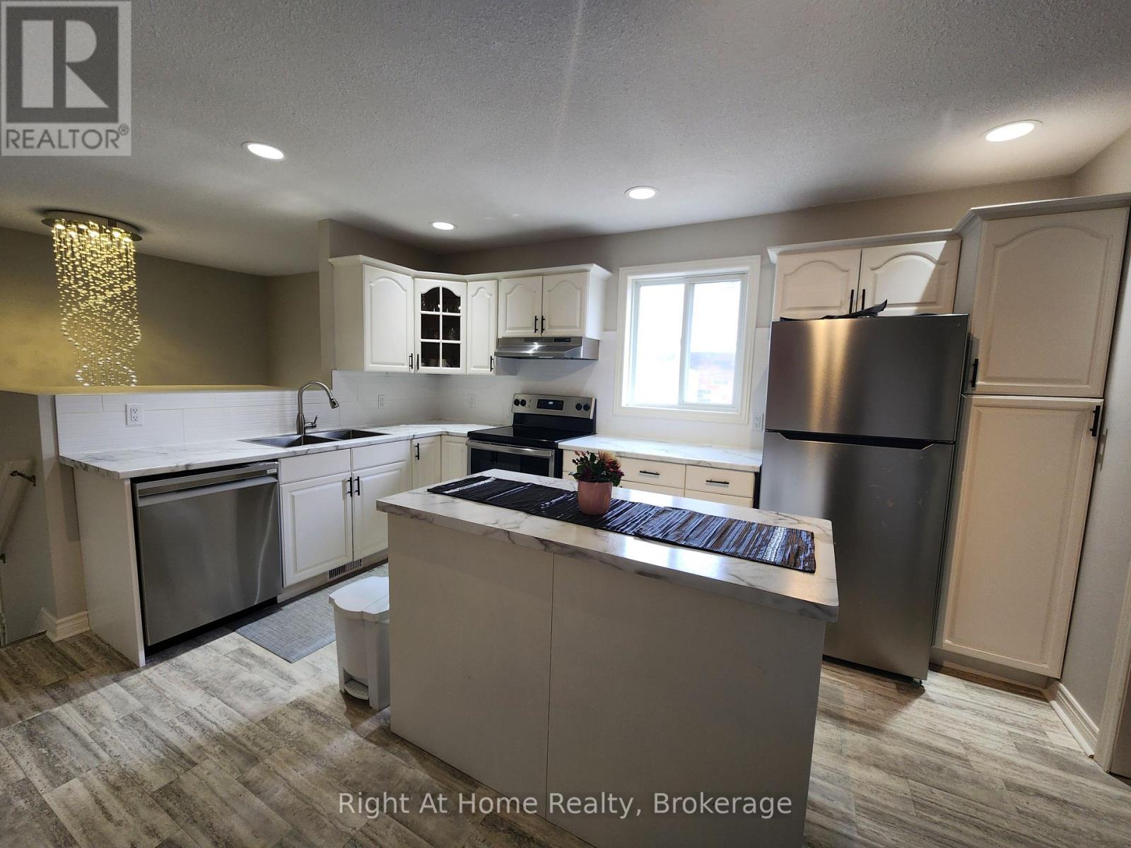 Photo 6 of 5524 Fraser Street, Niagara Falls ON