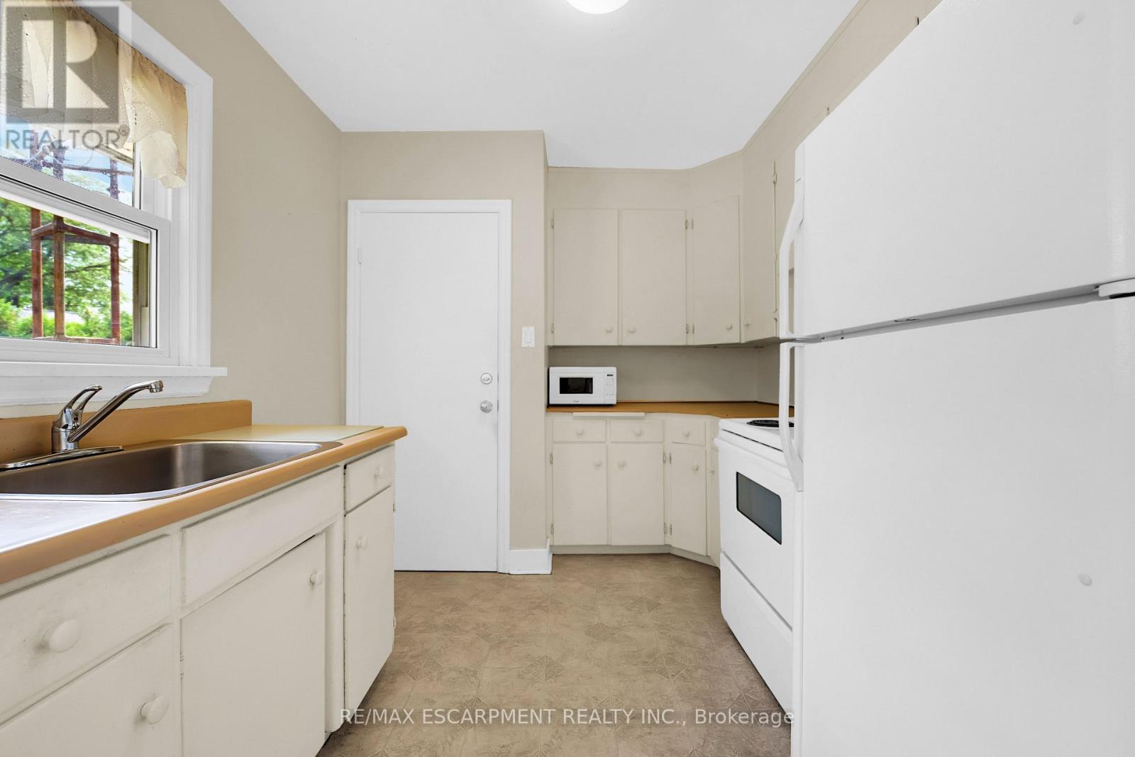 Photo 10 of 25 Elm Ridge Drive, St Catharines ON