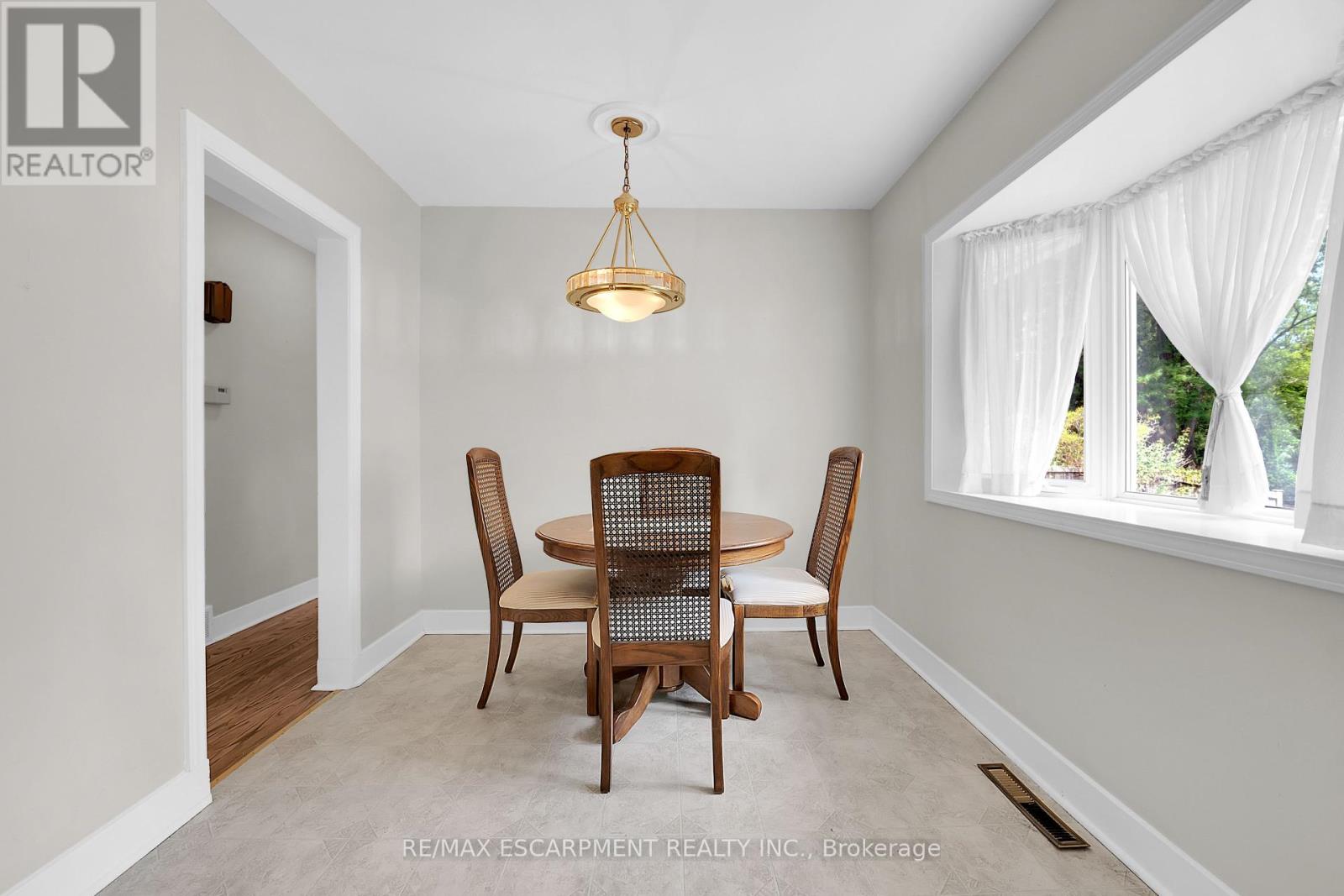 Photo 17 of 25 Elm Ridge Drive, St Catharines ON