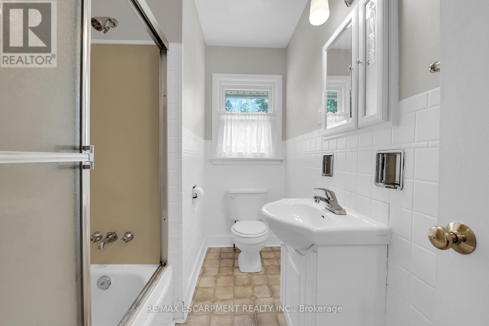 Photo 7 of 25 Elm Ridge Drive, St Catharines ON
