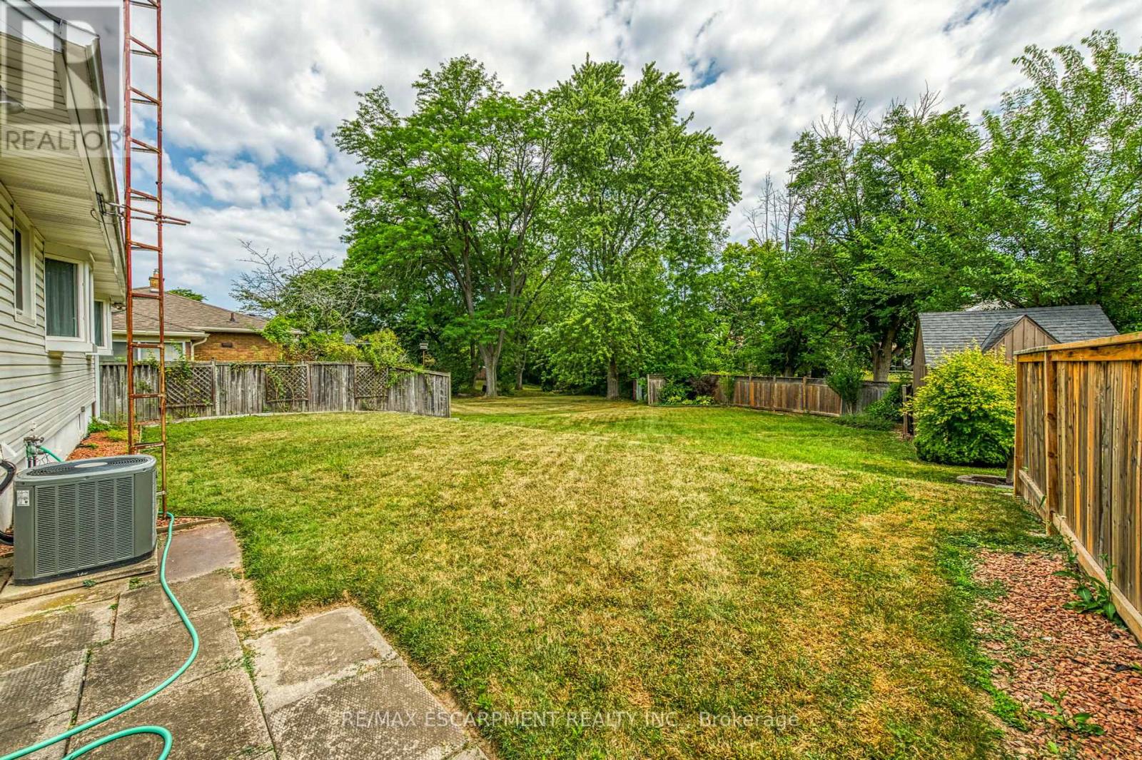 Photo 9 of 25 Elm Ridge Drive, St Catharines ON