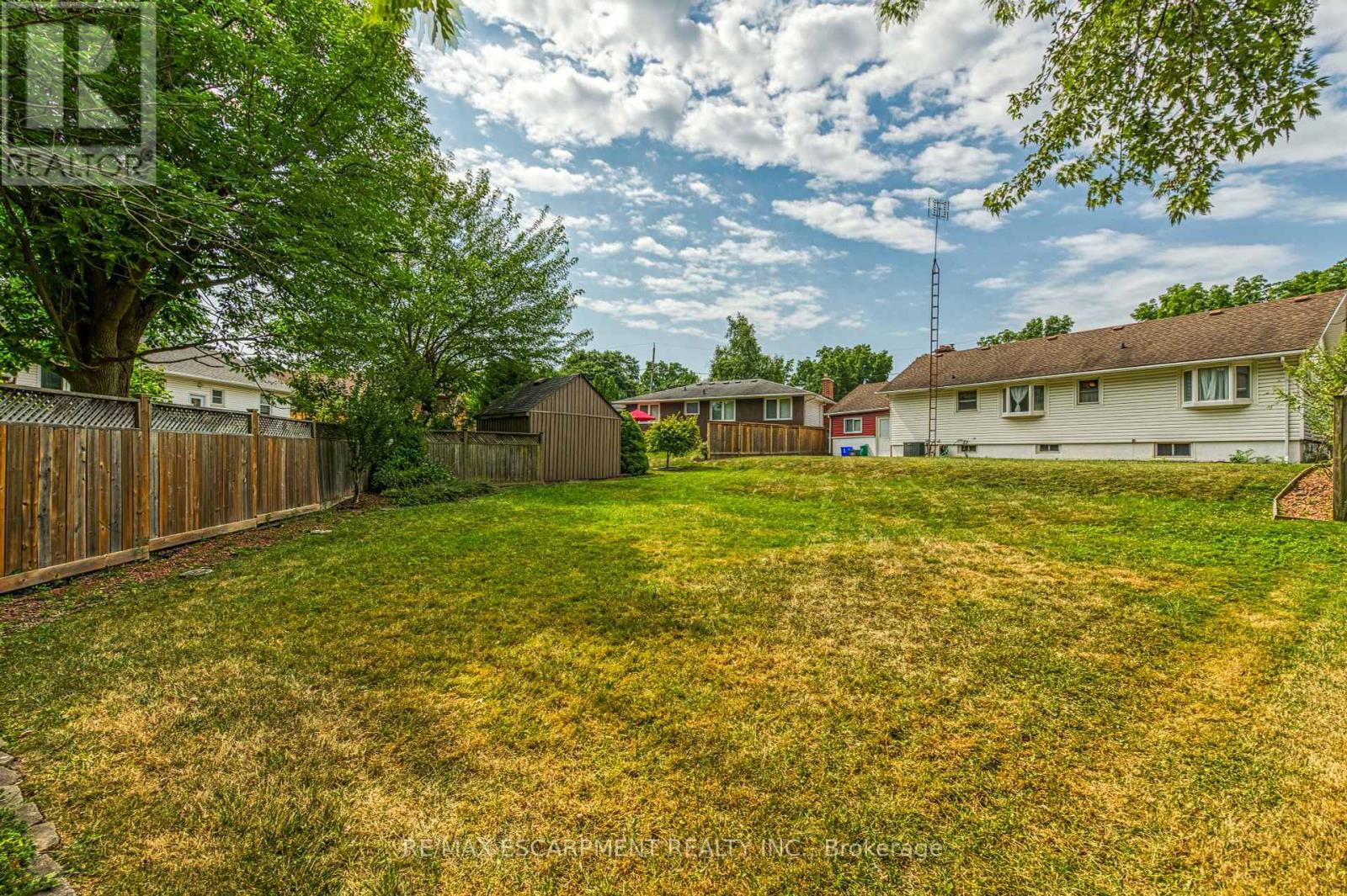 Photo 3 of 25 Elm Ridge Drive, St Catharines ON