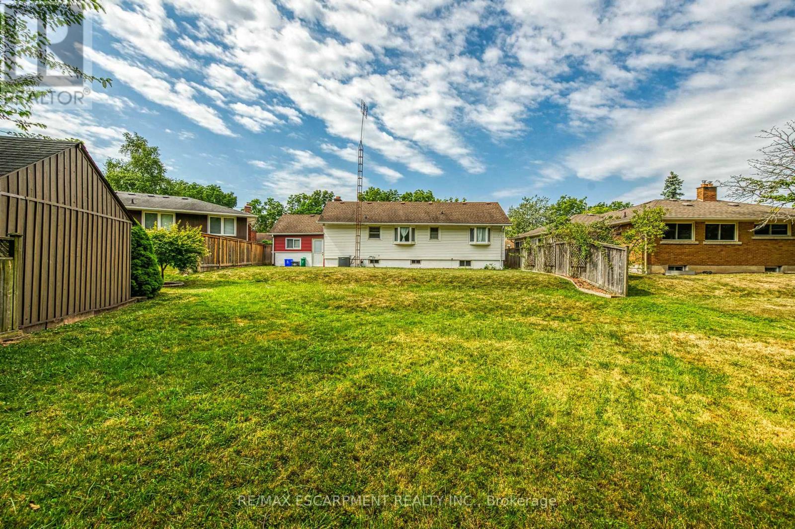 Photo 13 of 25 Elm Ridge Drive, St Catharines ON