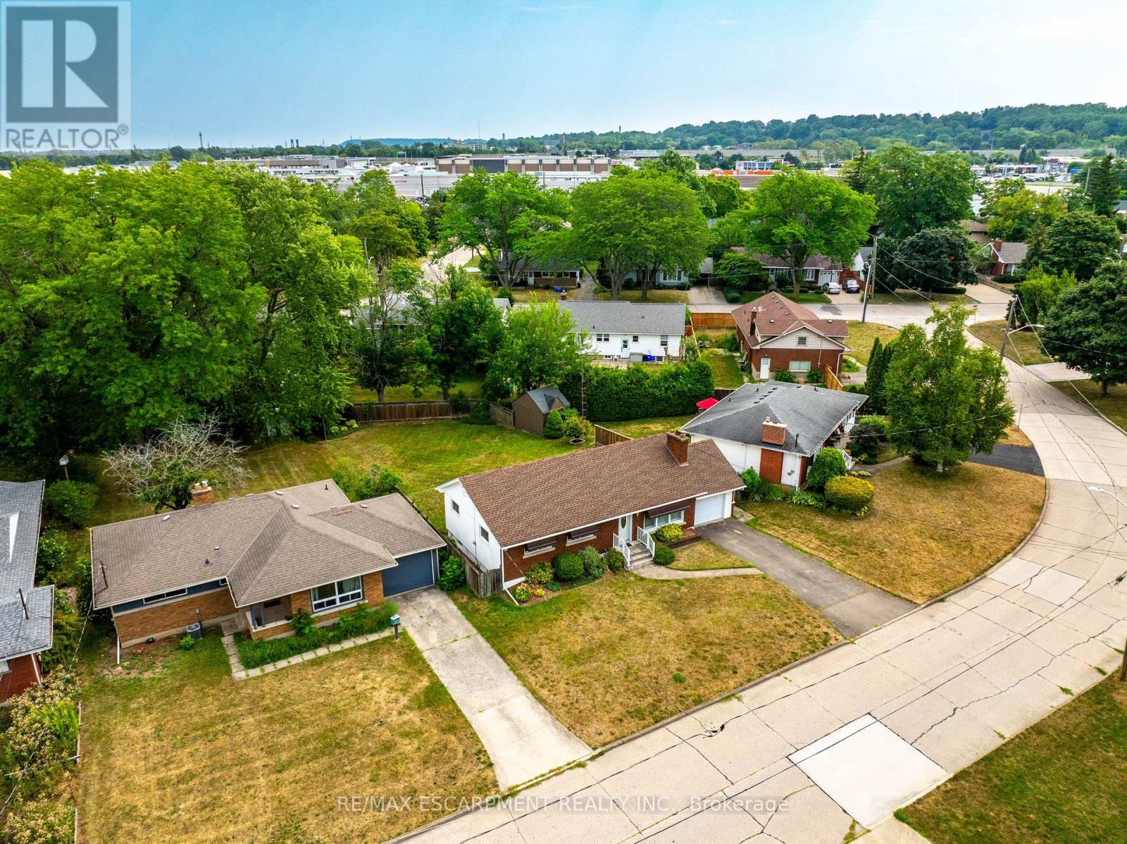Photo 2 of 25 Elm Ridge Drive, St Catharines ON