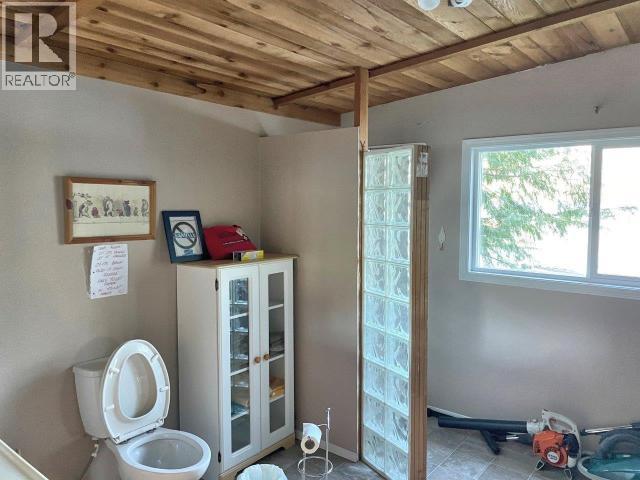 A-10640 POWELL LAKE - 17
