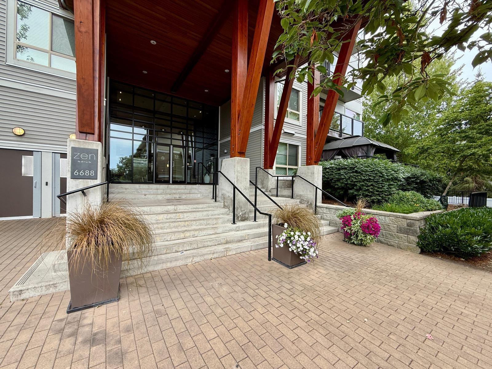 Photo 1 of 419 6688 120 Street, Surrey BC