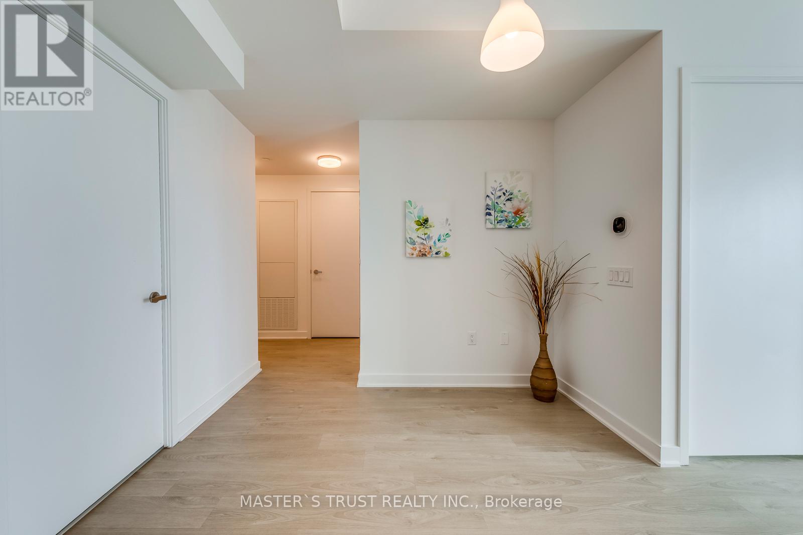 Photo 19 of 5506 3900 Confederation Parkway, Mississauga ON