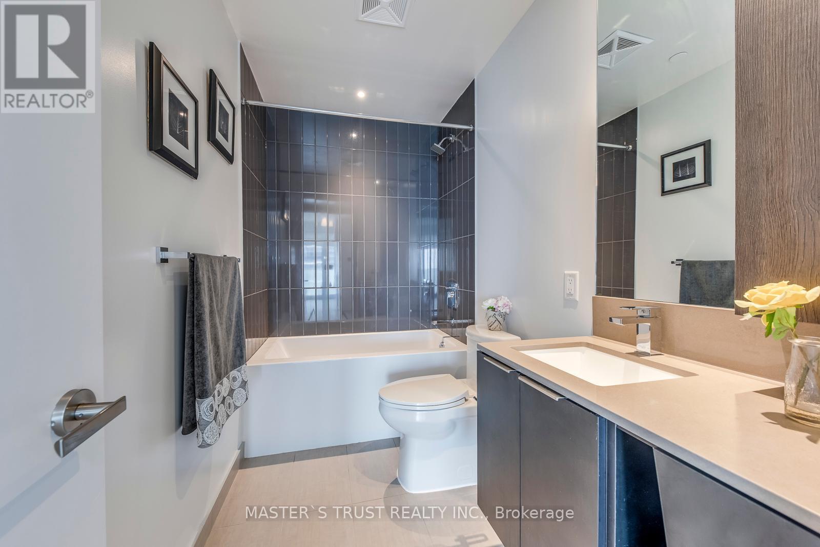 Photo 17 of 5506 3900 Confederation Parkway, Mississauga ON