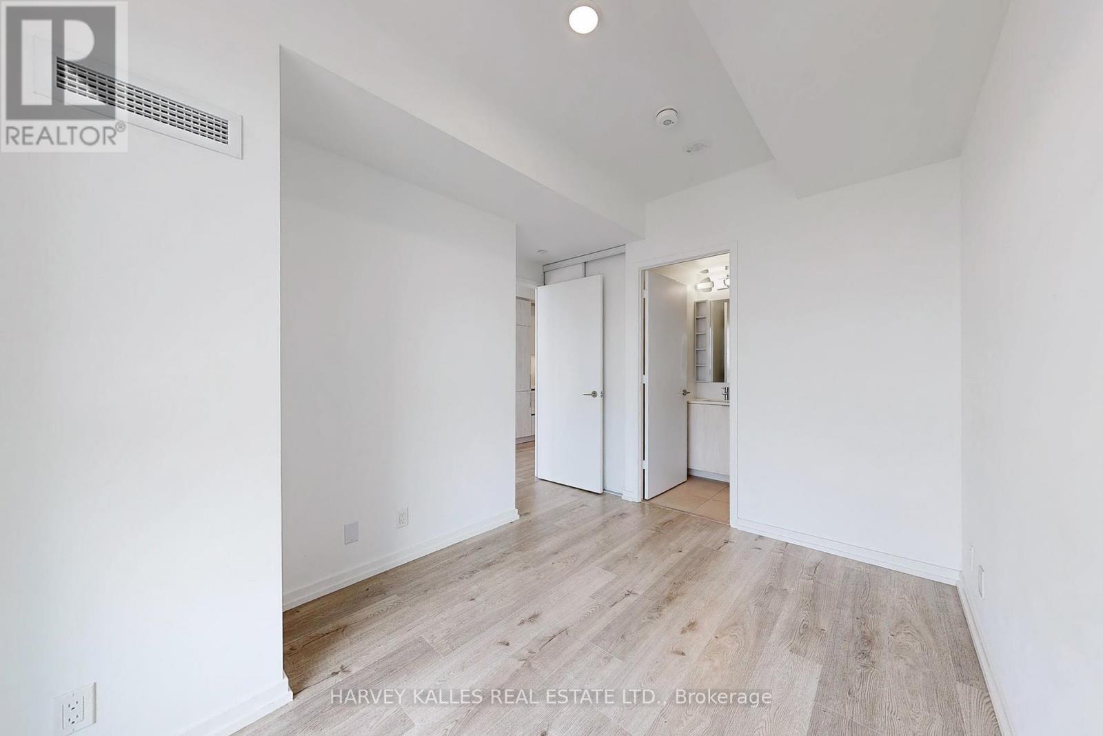 Photo 4 of 2807 7890 Jane Street, Vaughan ON