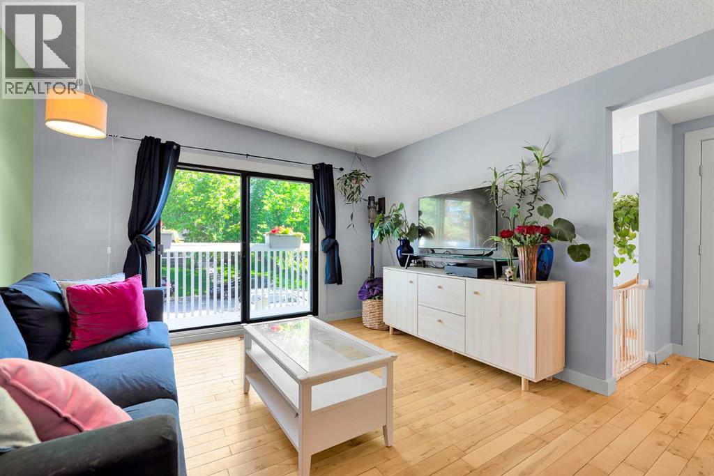 Single Family House Bi-level for Sale in  Silverdale Place NW Silver Springs Calgary 