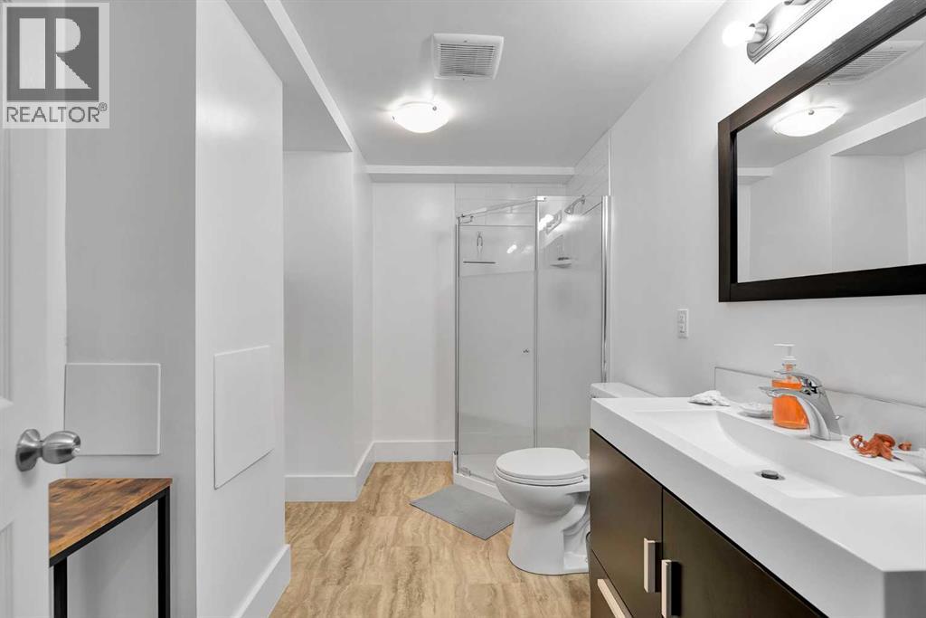 Single Family House Bi-level for Sale in  Silverdale Place NW Silver Springs Calgary 