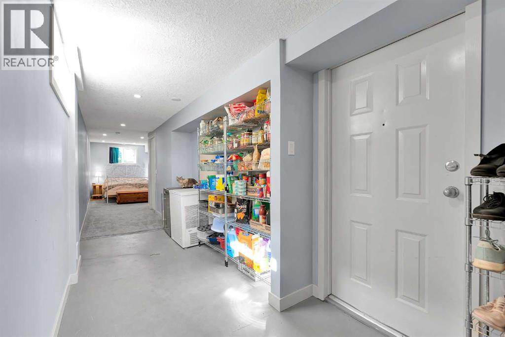 Single Family House Bi-level for Sale in  Silverdale Place NW Silver Springs Calgary 