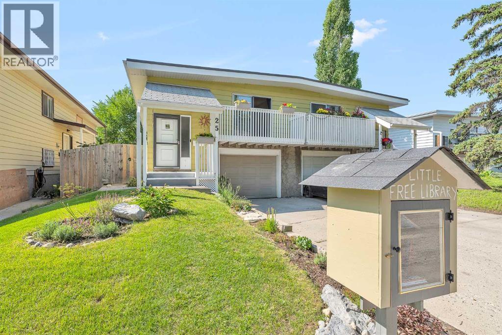 Single Family House Bi-level for Sale in  Silverdale Place NW Silver Springs Calgary 