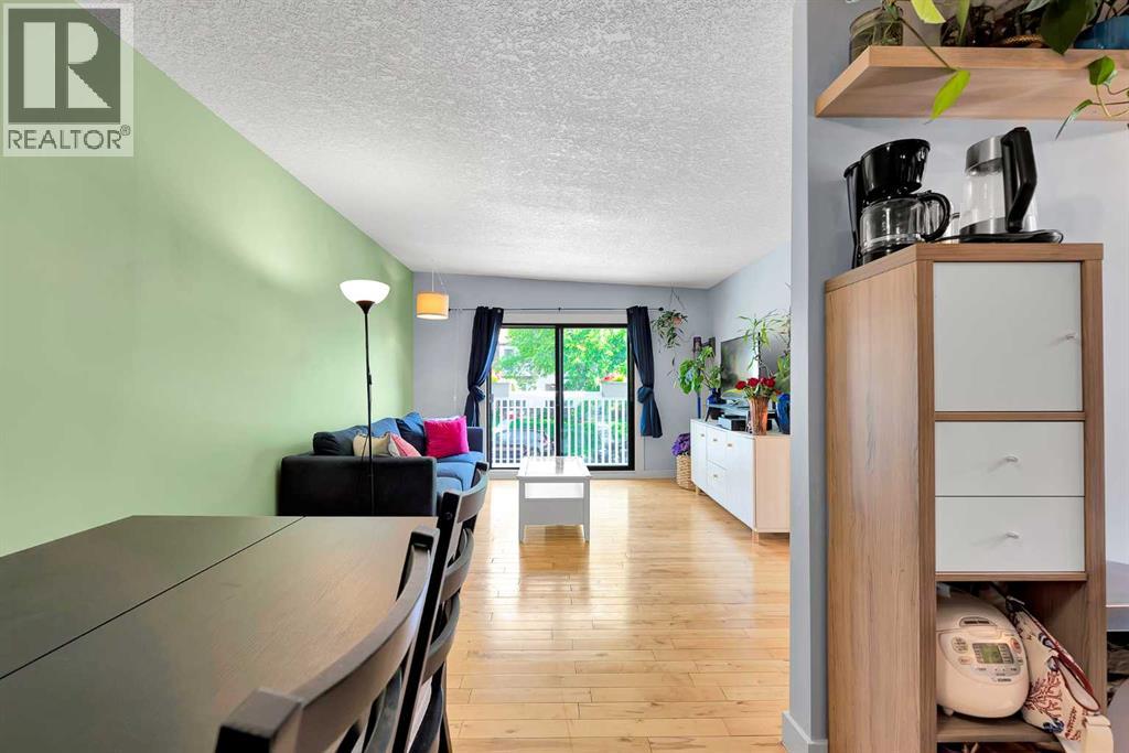 Single Family House Bi-level for Sale in  Silverdale Place NW Silver Springs Calgary 
