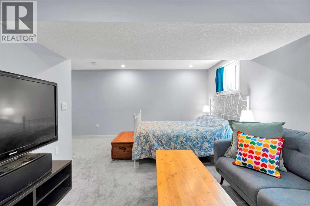 Single Family House Bi-level for Sale in  Silverdale Place NW Silver Springs Calgary 