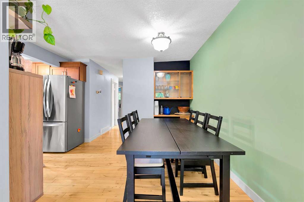 Single Family House Bi-level for Sale in  Silverdale Place NW Silver Springs Calgary 