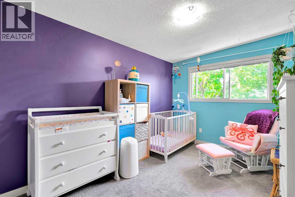 Single Family House Bi-level for Sale in  Silverdale Place NW Silver Springs Calgary 
