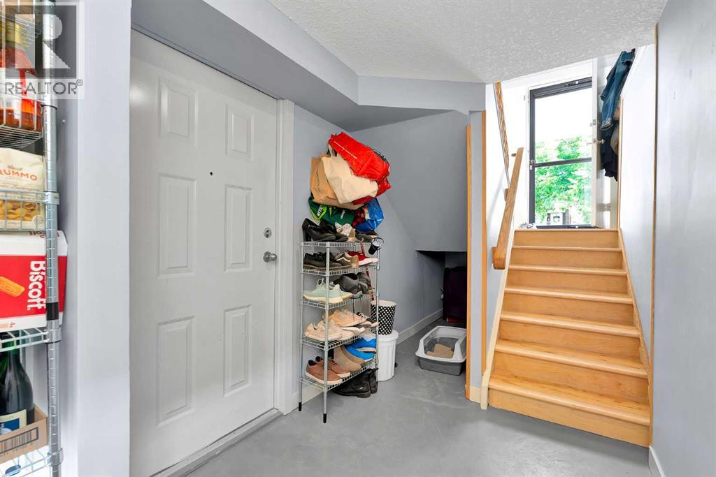 Single Family House Bi-level for Sale in  Silverdale Place NW Silver Springs Calgary 