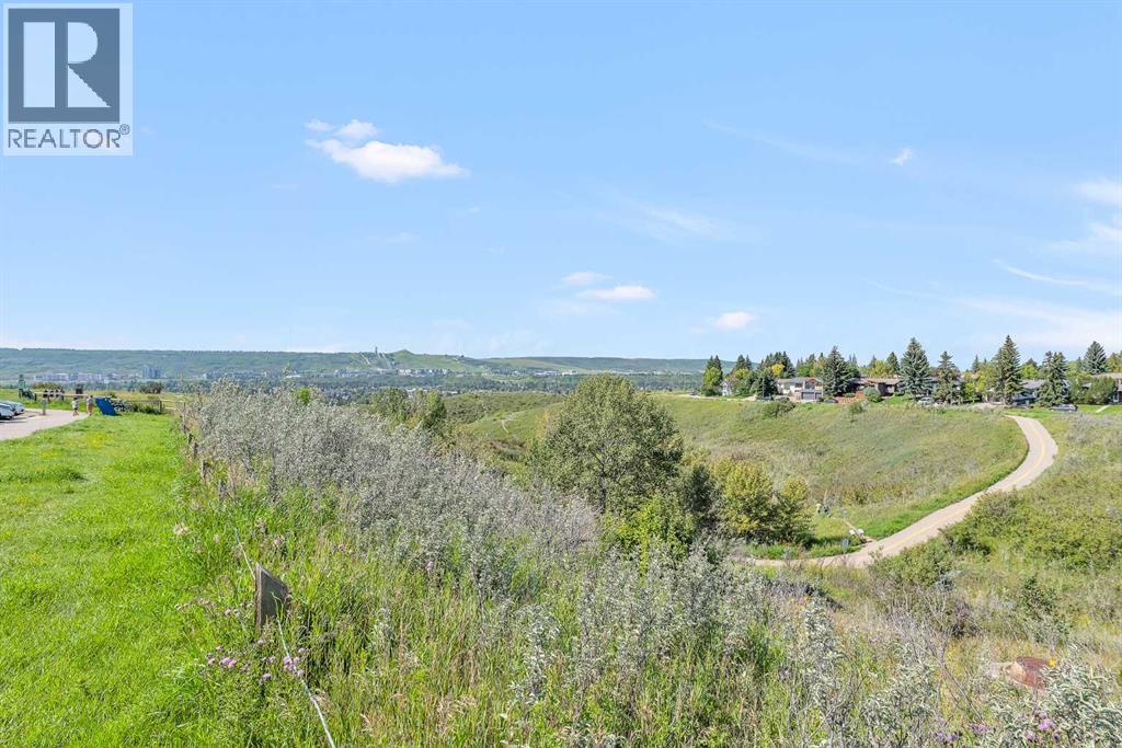 Single Family House Bi-level for Sale in  Silverdale Place NW Silver Springs Calgary 