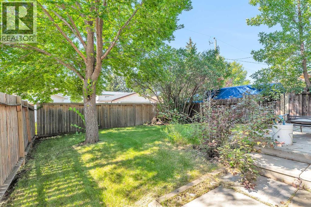 Single Family House Bi-level for Sale in  Silverdale Place NW Silver Springs Calgary 