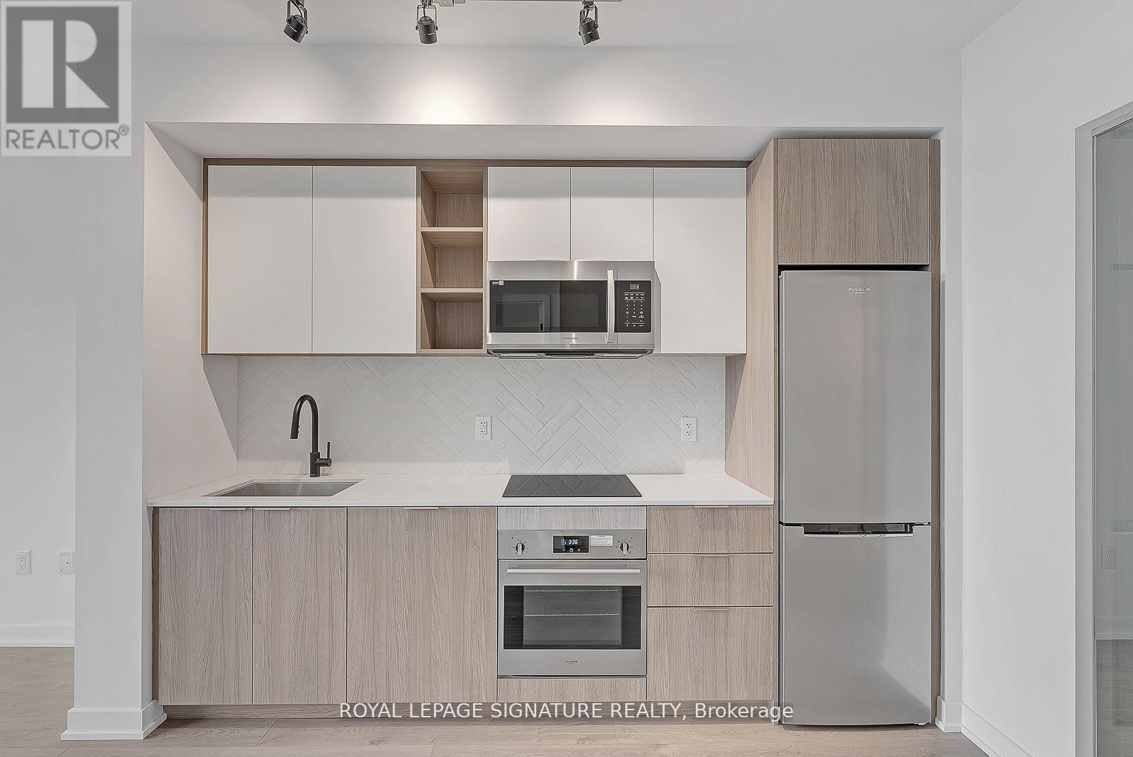 Photo 36 of 905 36 Zorra Street, Toronto ON