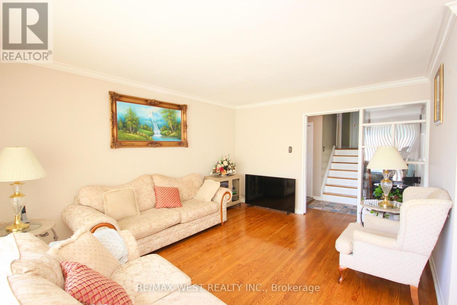 Photo 38 of 84 Orpington Crescent, Toronto ON