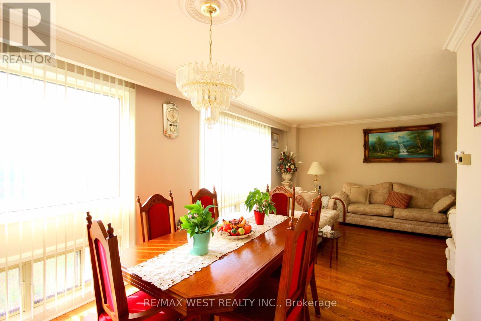 Photo 37 of 84 Orpington Crescent, Toronto ON