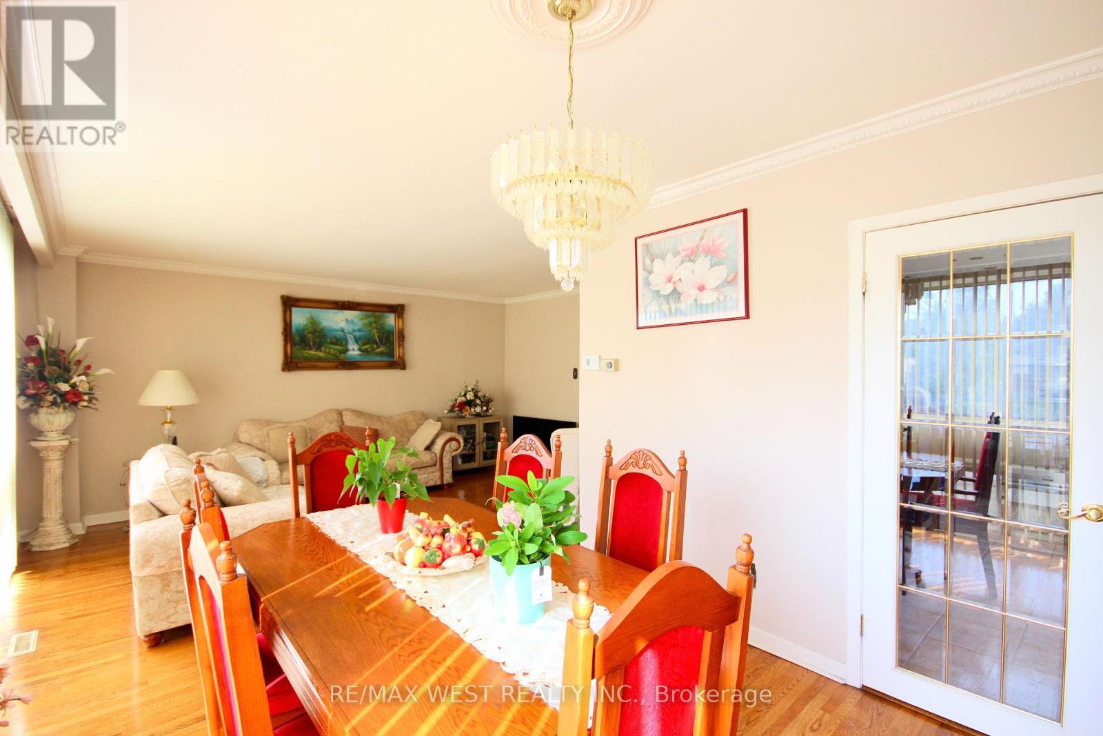 Photo 34 of 84 Orpington Crescent, Toronto ON