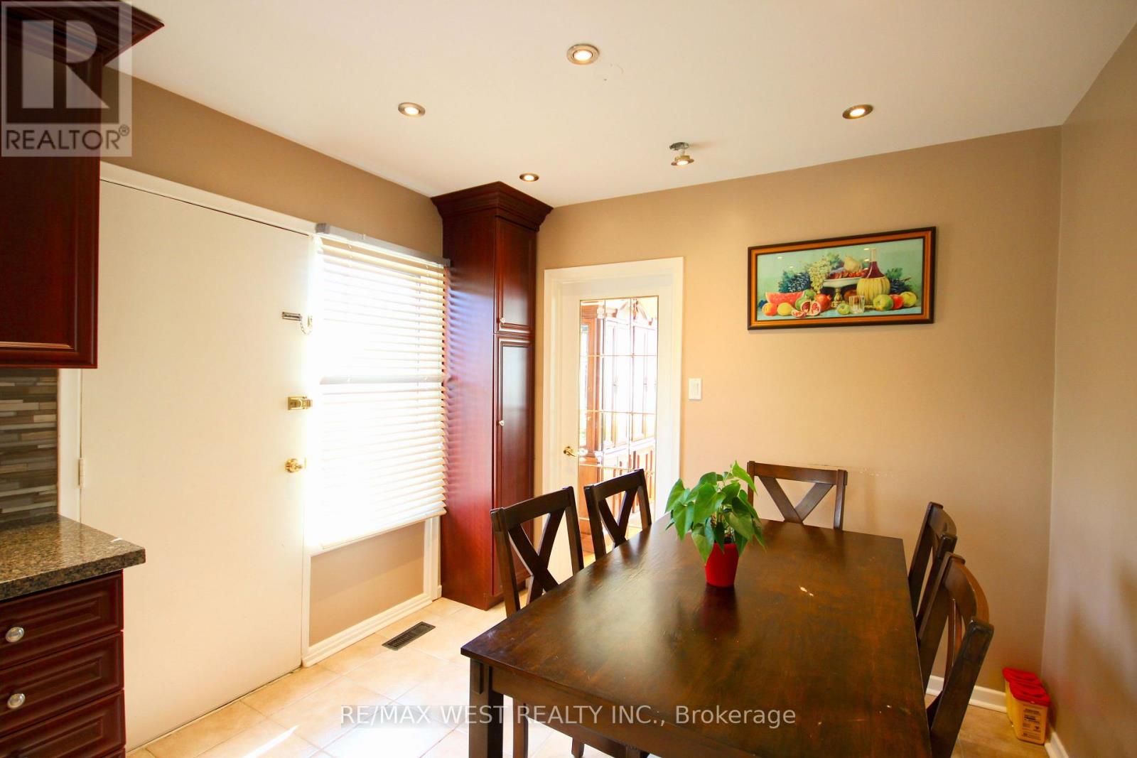 Photo 23 of 84 Orpington Crescent, Toronto ON