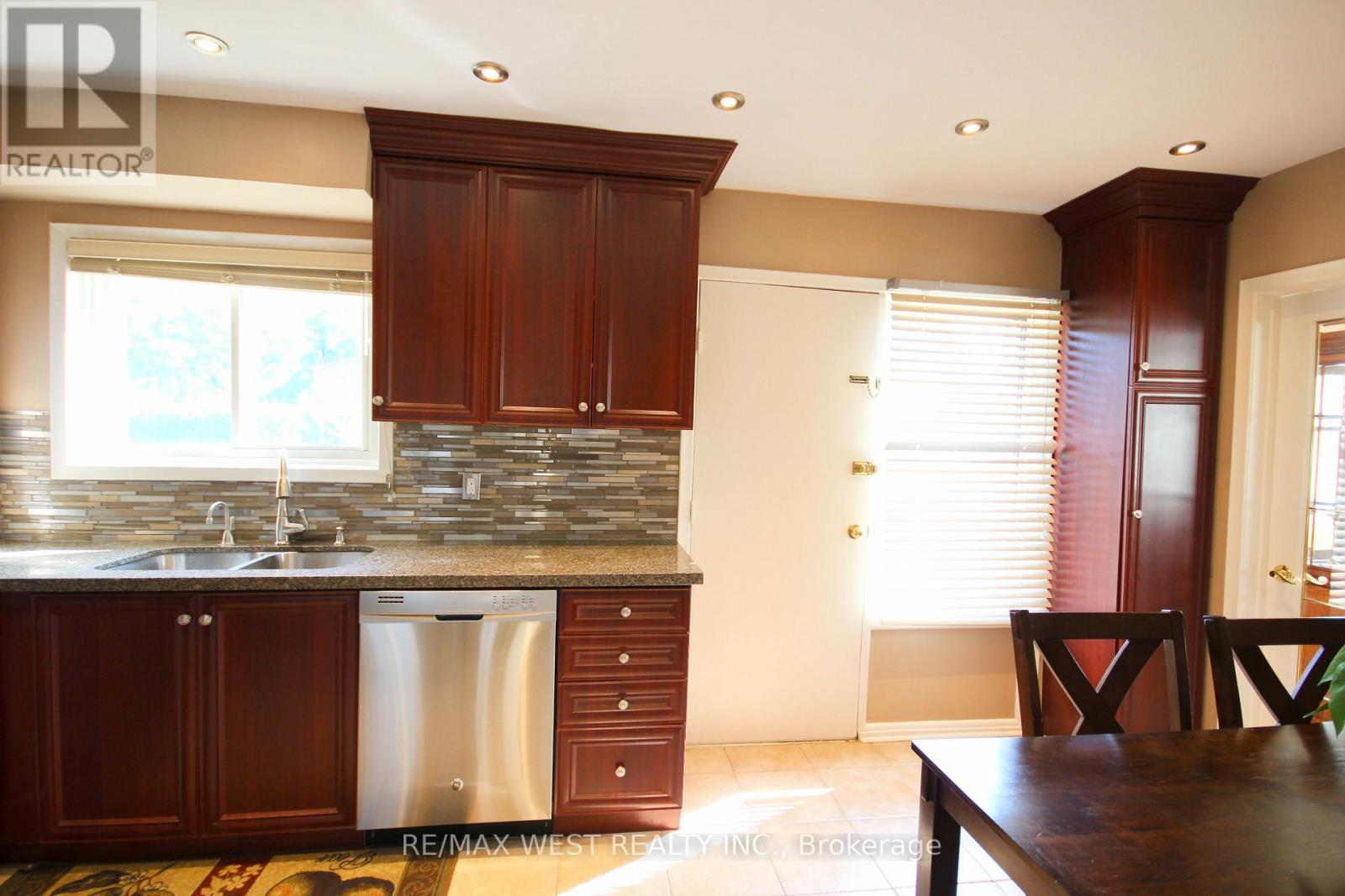 Photo 36 of 84 Orpington Crescent, Toronto ON