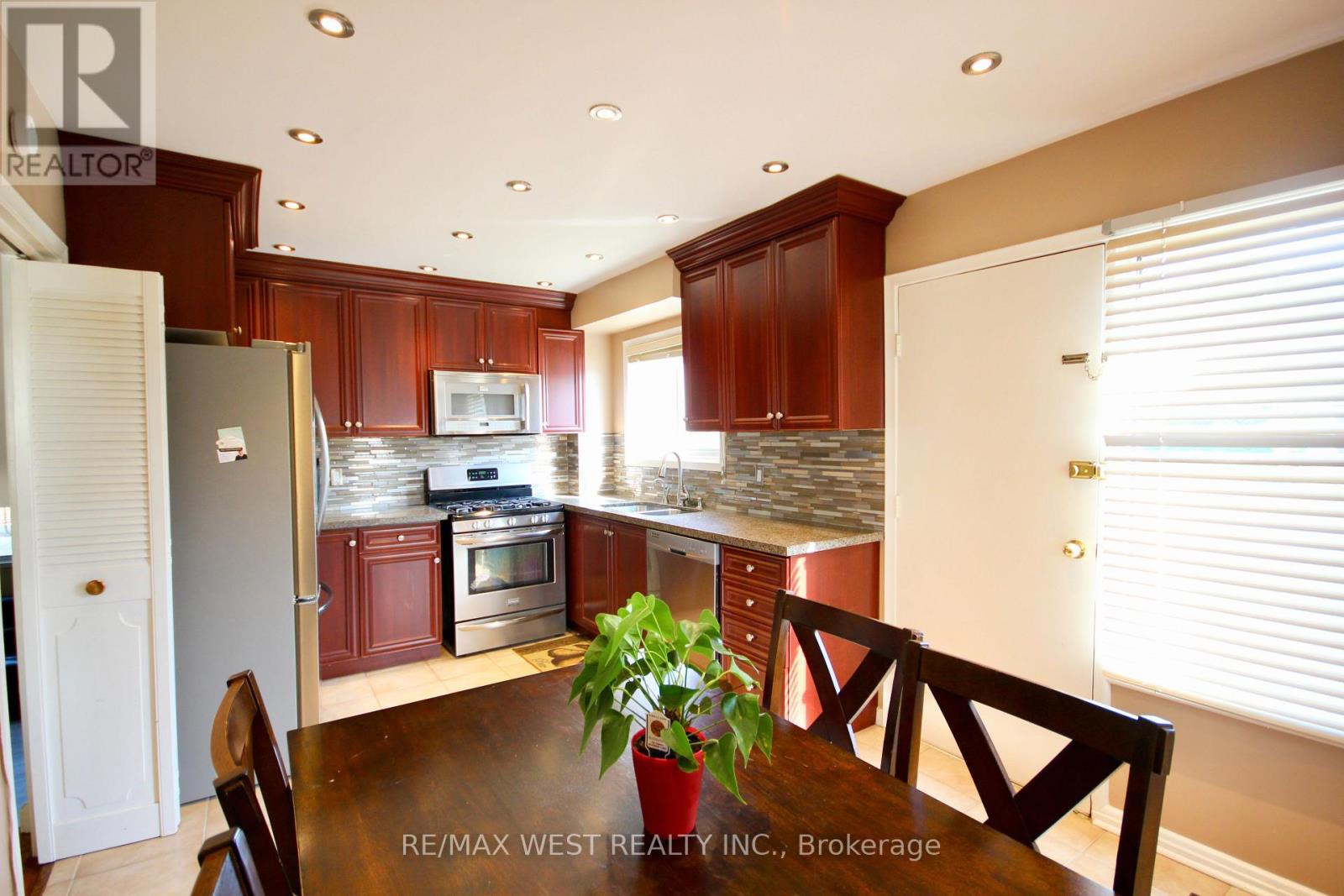 Photo 35 of 84 Orpington Crescent, Toronto ON