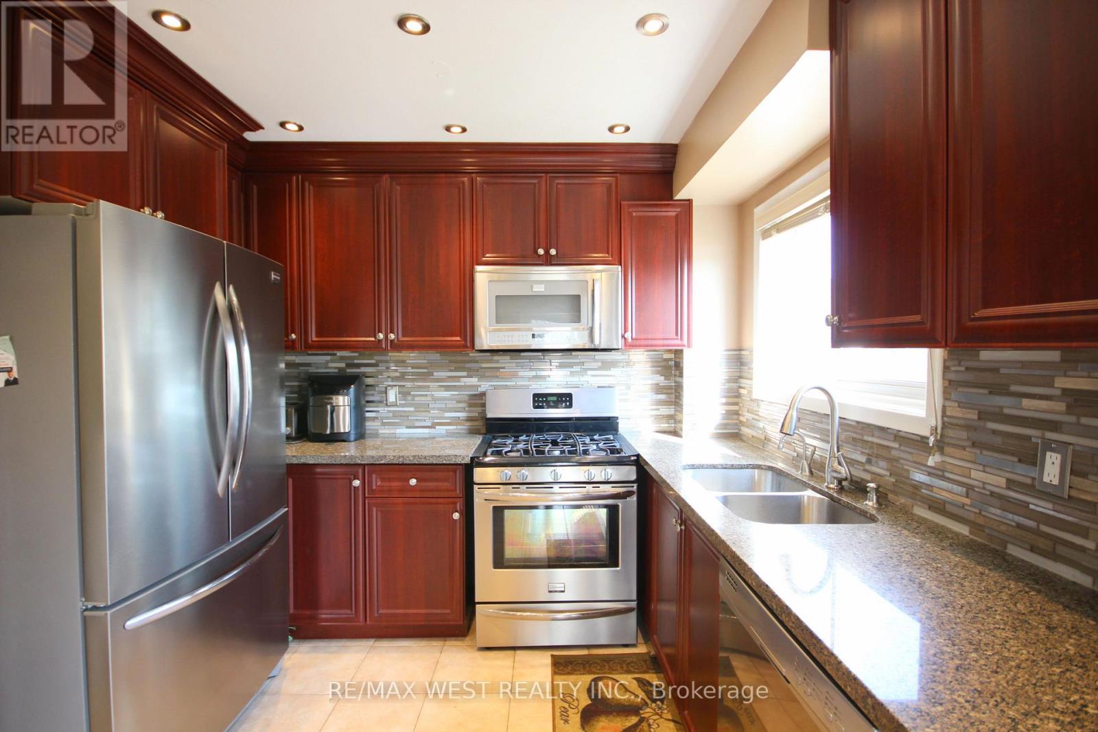 Photo 13 of 84 Orpington Crescent, Toronto ON