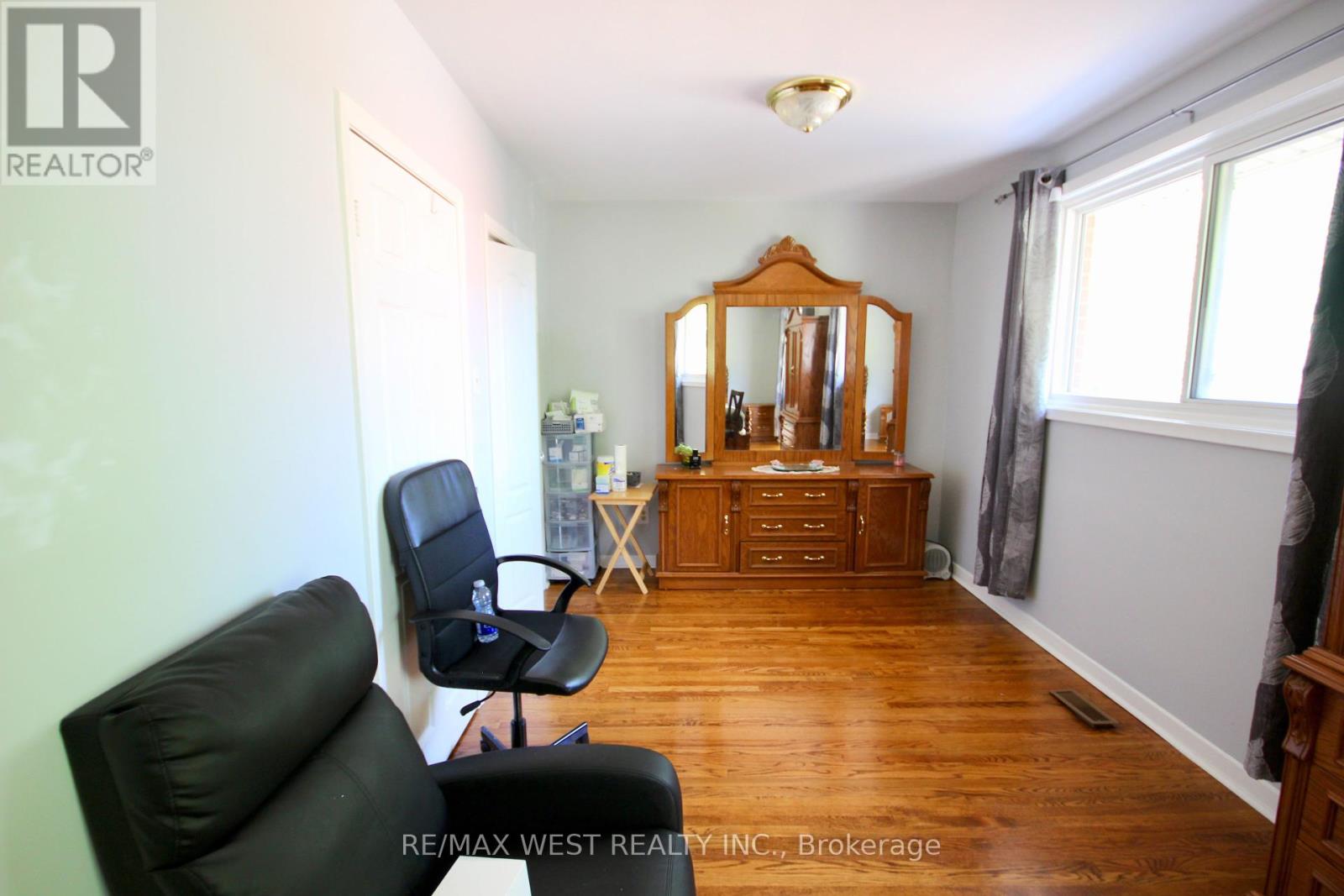 Photo 12 of 84 Orpington Crescent, Toronto ON