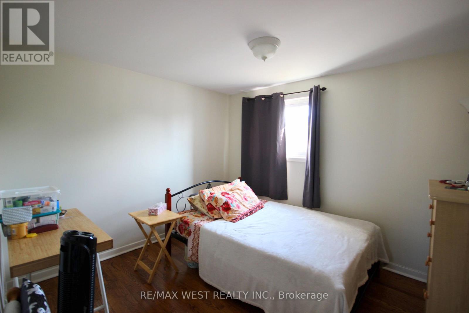 Photo 9 of 84 Orpington Crescent, Toronto ON