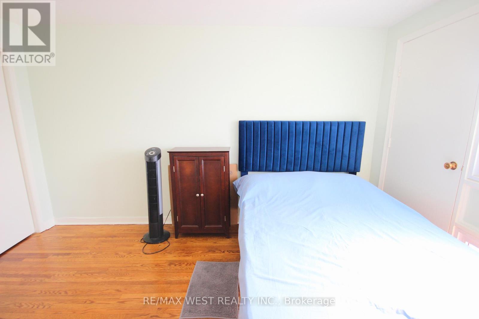 Photo 5 of 84 Orpington Crescent, Toronto ON