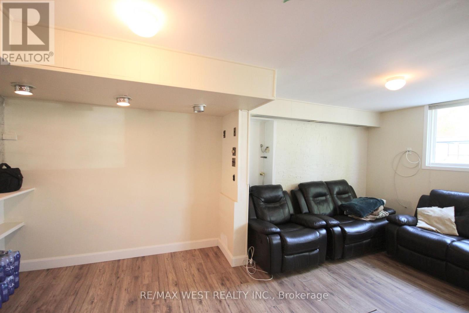 Photo 14 of 84 Orpington Crescent, Toronto ON