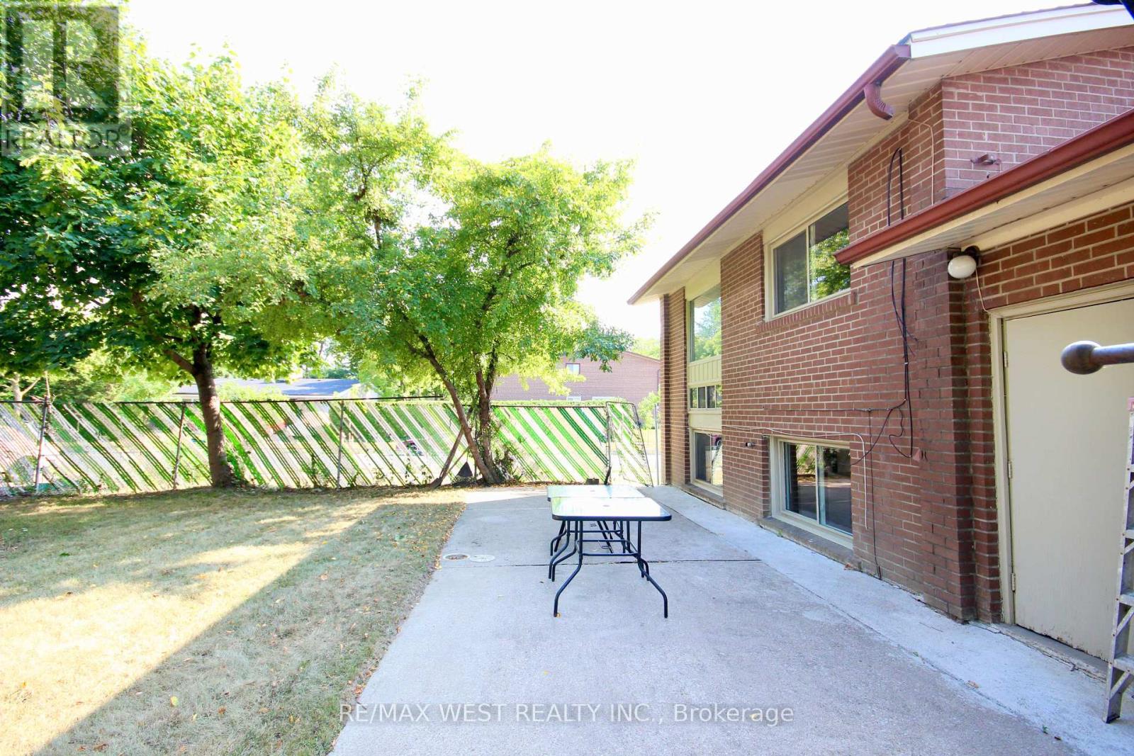 Photo 17 of 84 Orpington Crescent, Toronto ON